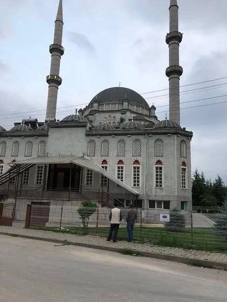 Turgut Alp Camii