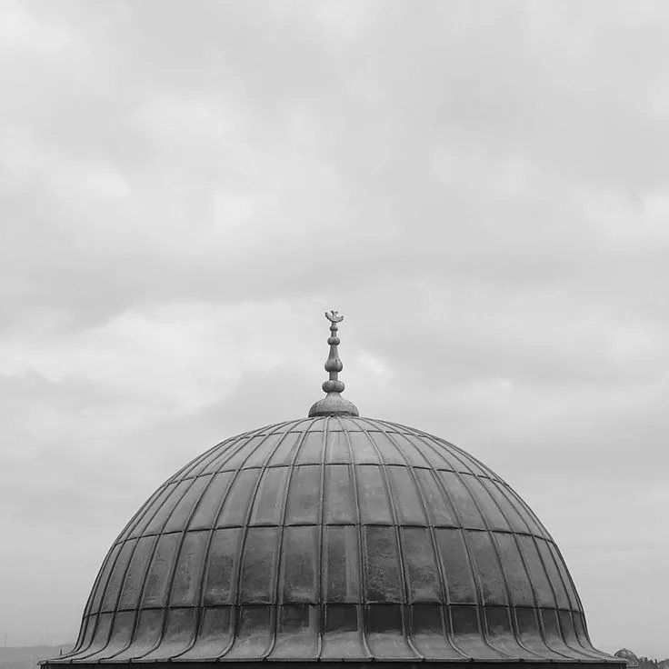 Kubbe üzerinde alem ile camii kubbe kaplama — mimari fotoğraf